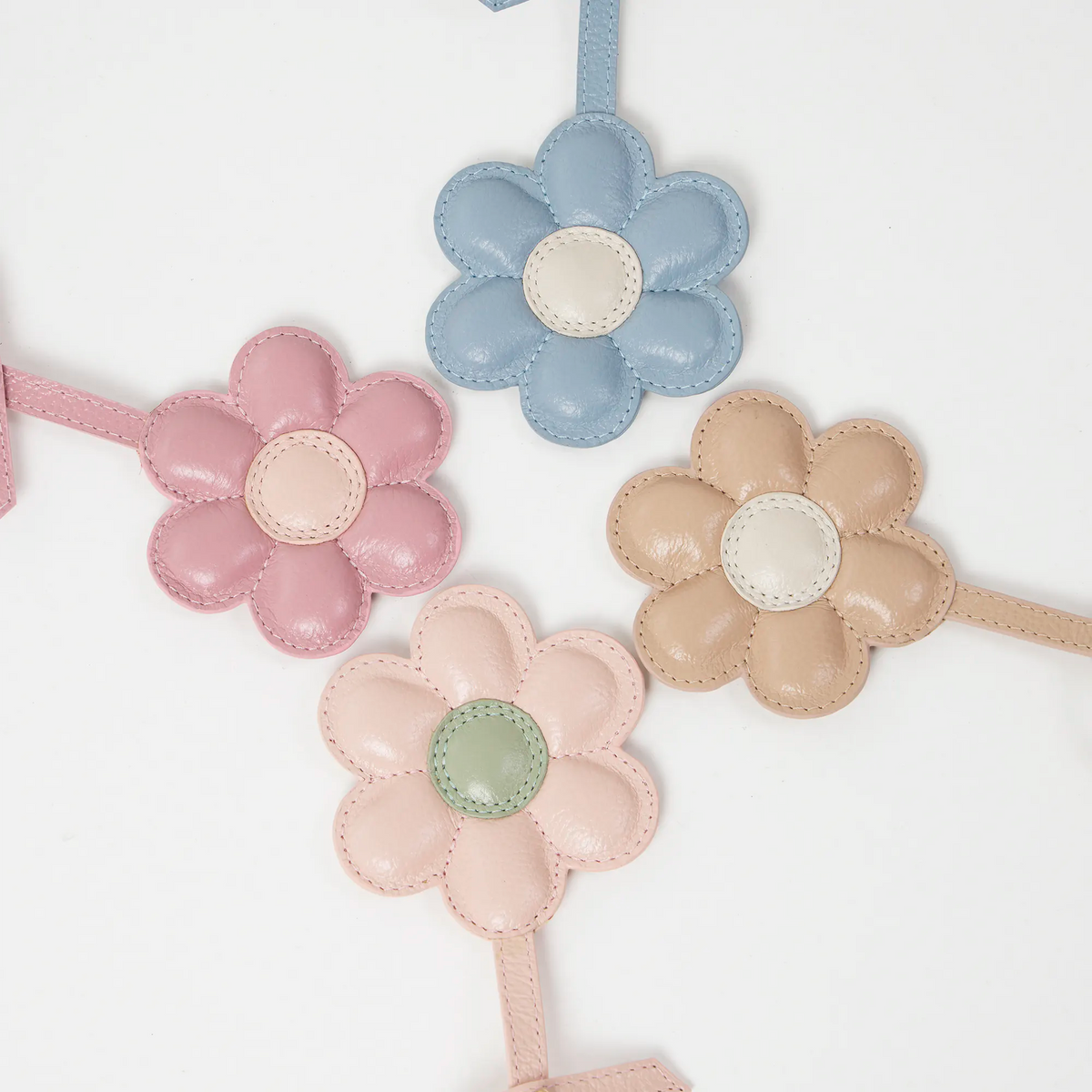 Charm Flor em Couro Legítimo | Pingente de Bolsa